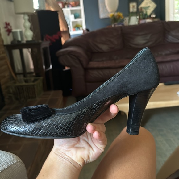 Heels - Picture 3 of 4